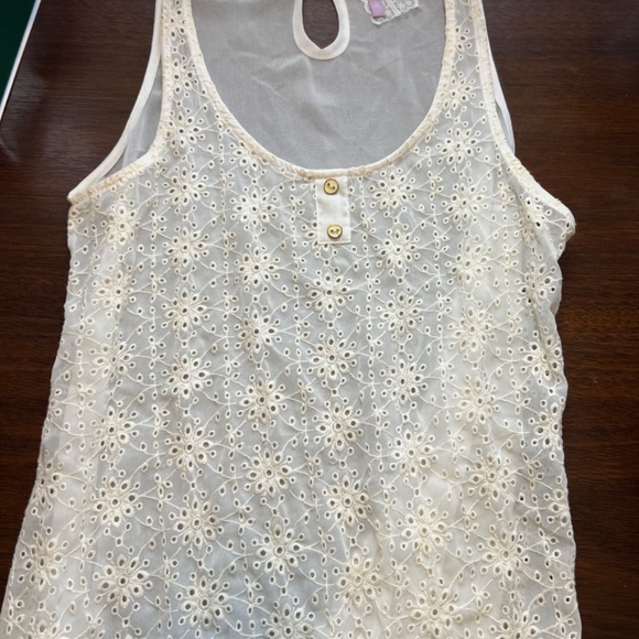 Tops - Picture 8 of 10